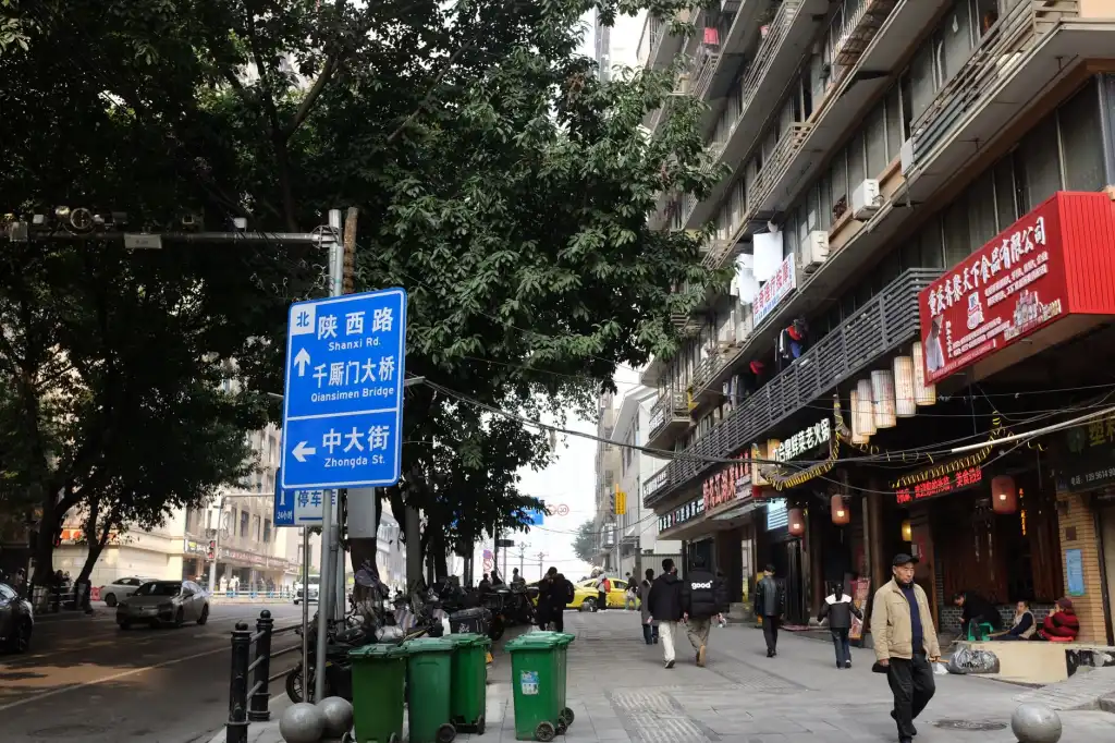 深圳源义凯流媒体后视镜与行车记录仪功能对比及选型建议